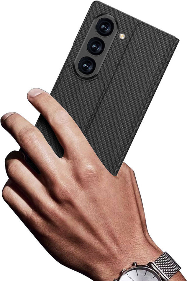 Galaxy Z Fold 6 Kılıf Karbon Fiber Tasarımlı Magnetik Tokalı Kartlıklı Mnc Kıpta Zegna Kapak-Siyah