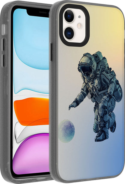 Apple iPhone 11 Kılıf Desenli Mnc Dragon Sert Kapak-Astronot